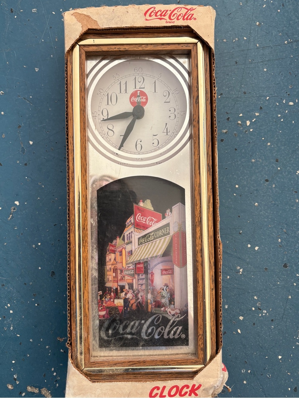 Coca Cola Vintage Style Wall Clock in White and Gold 1993 in the box